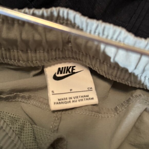 Nike Grey Gray Silver Windbreaker Zip-Up Style Sweatpants Size Small EUC S Pants - Picture 6 of 6